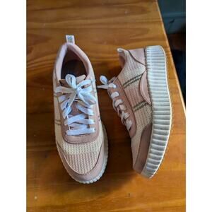 9 Skechers Blush & Cream Sneakers